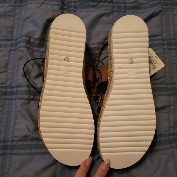 Platform Sandals - Picture 5 of 6